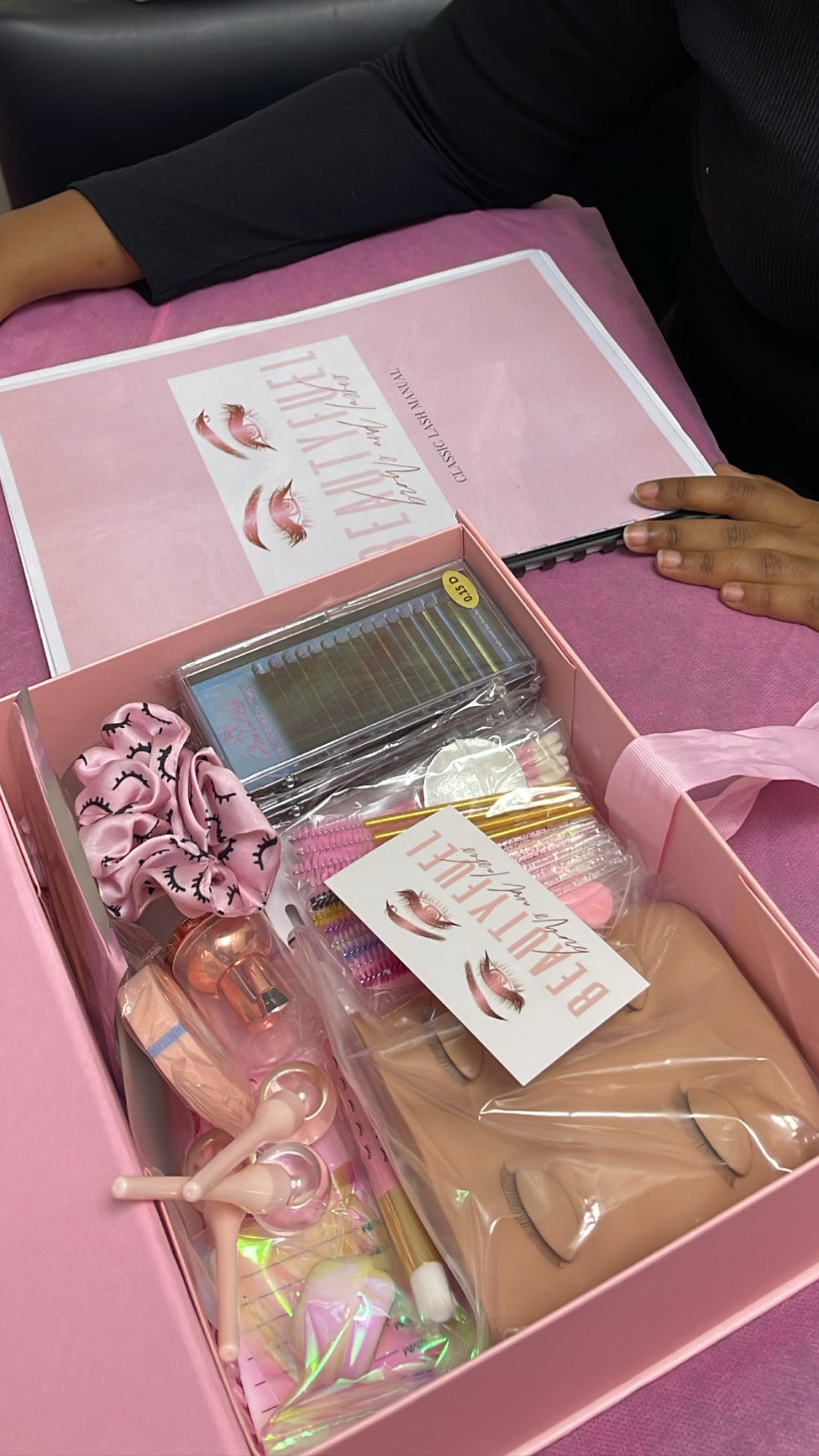 1:1 Classic & Volume Lash Extensions Course